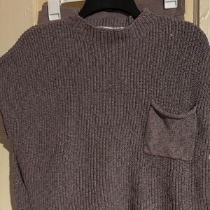 Free People cute pant set in a mauve & gray. This set has nice detailing sz Lge